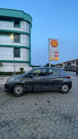 Toyota Yaris 2015 Gray