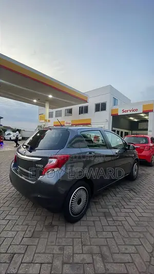 Toyota Yaris 2015 Gray