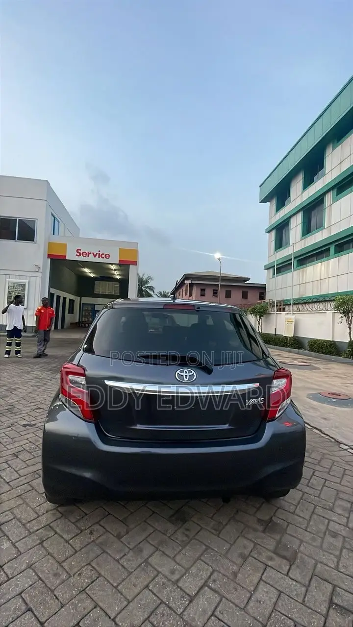 Toyota Yaris 2015 Gray
