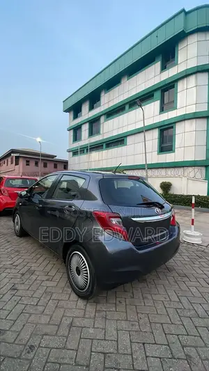 Toyota Yaris 2015 Gray