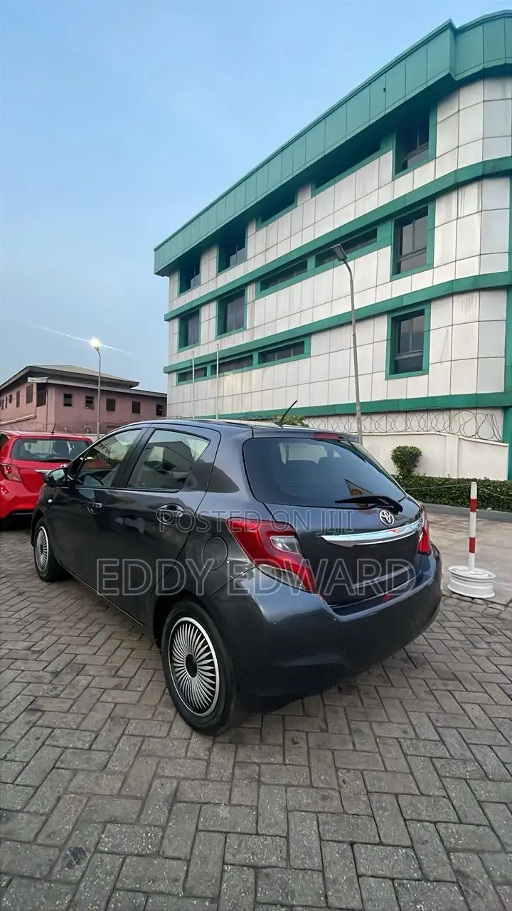 Toyota Yaris 2015 Gray
