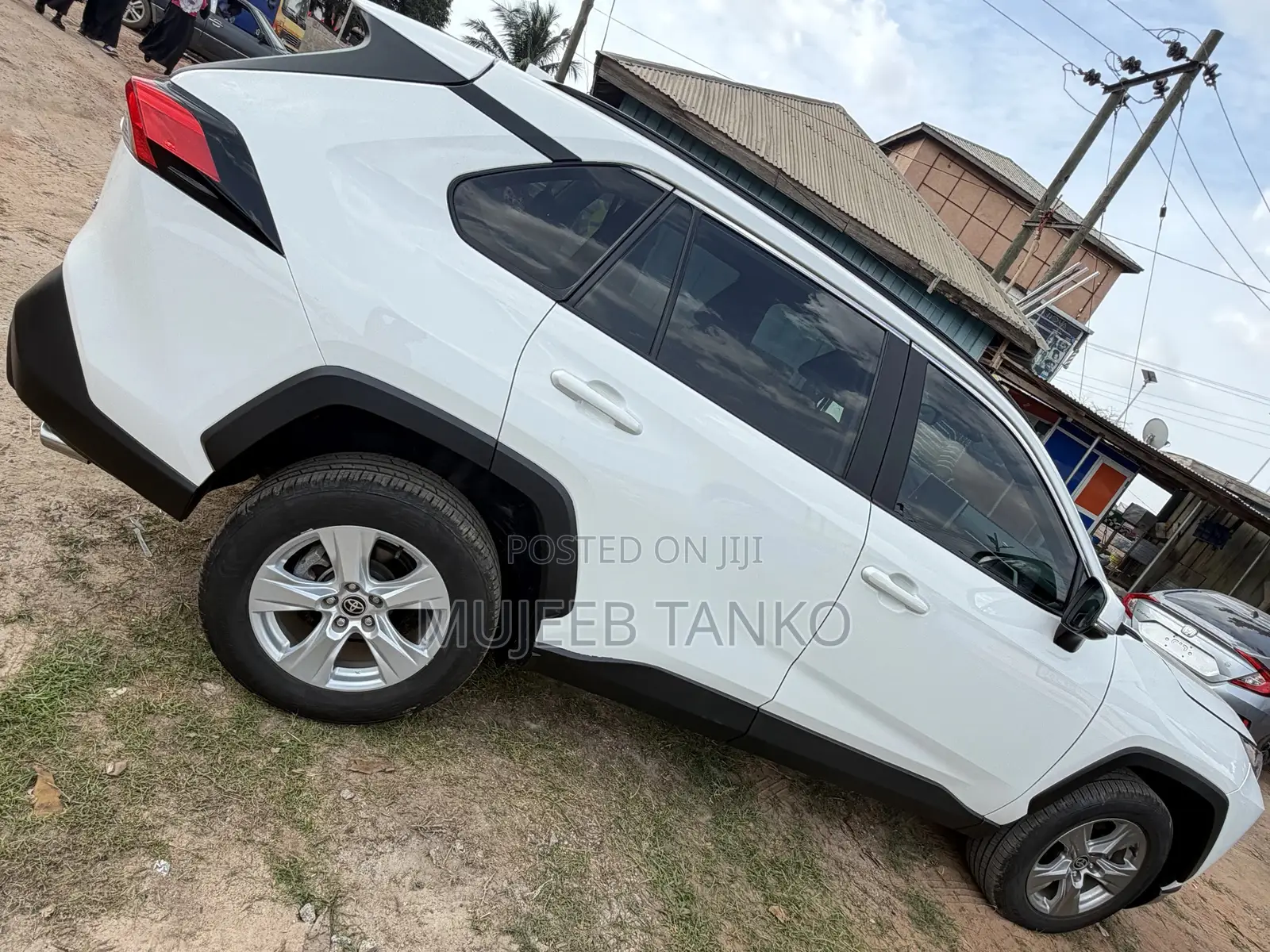 Toyota RAV4 XLE AWD 2023 White