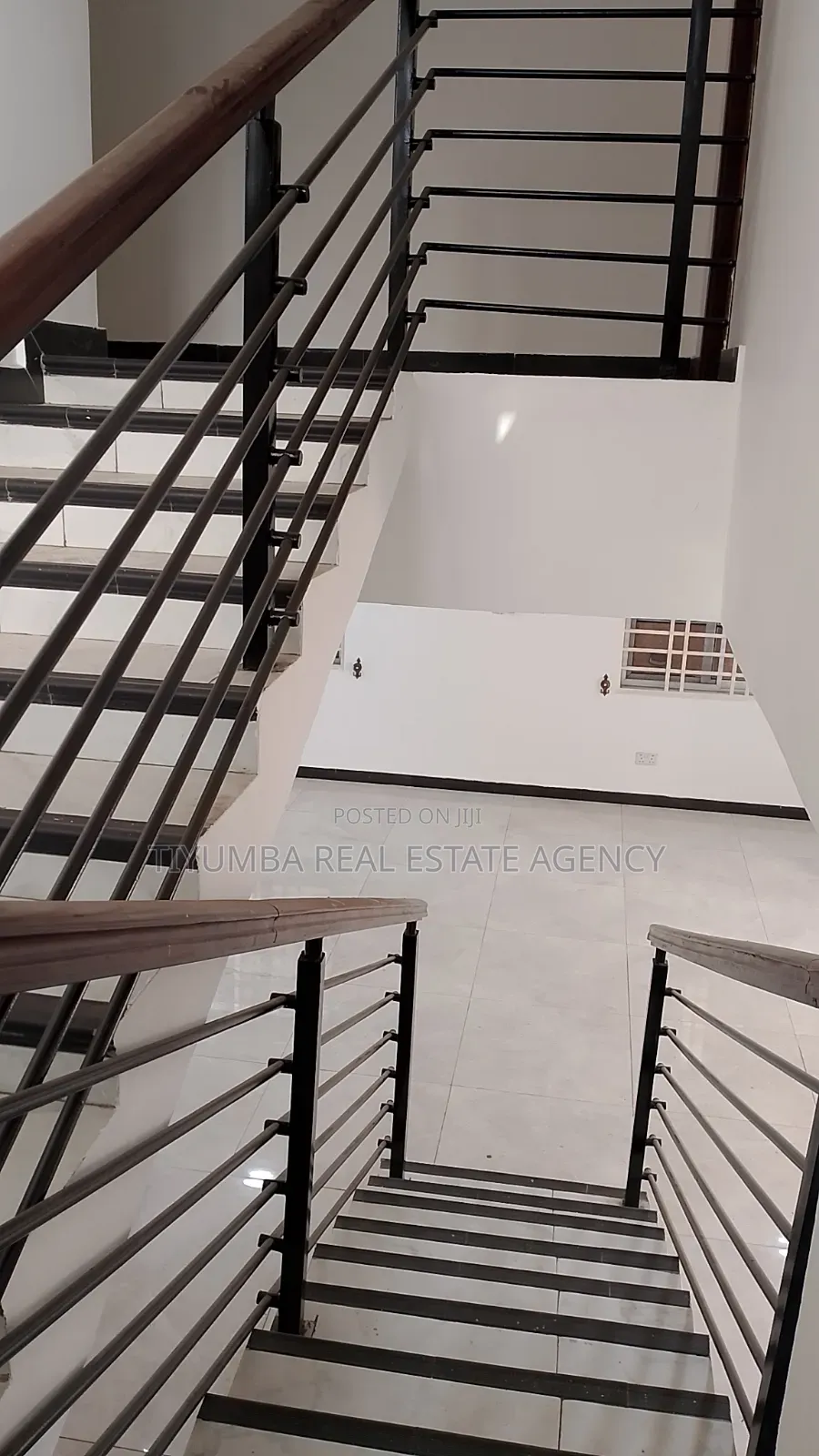 4bdrm Duplex in Tiyumba Real Estate, The Mall for rent