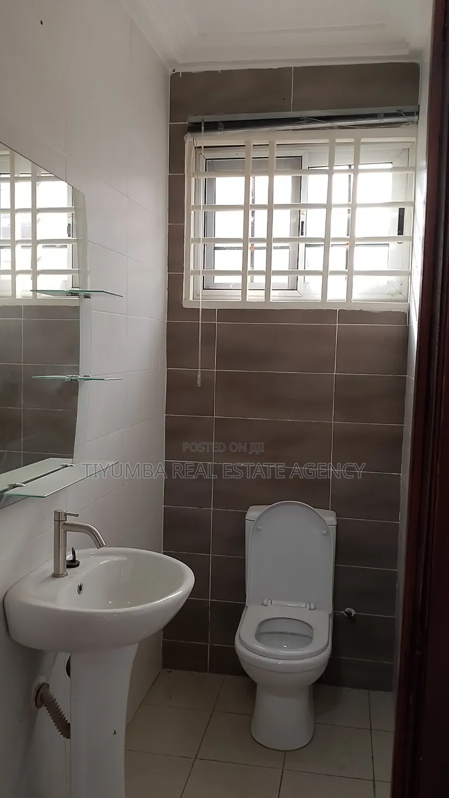 4bdrm Duplex in Tiyumba Real Estate, The Mall for rent