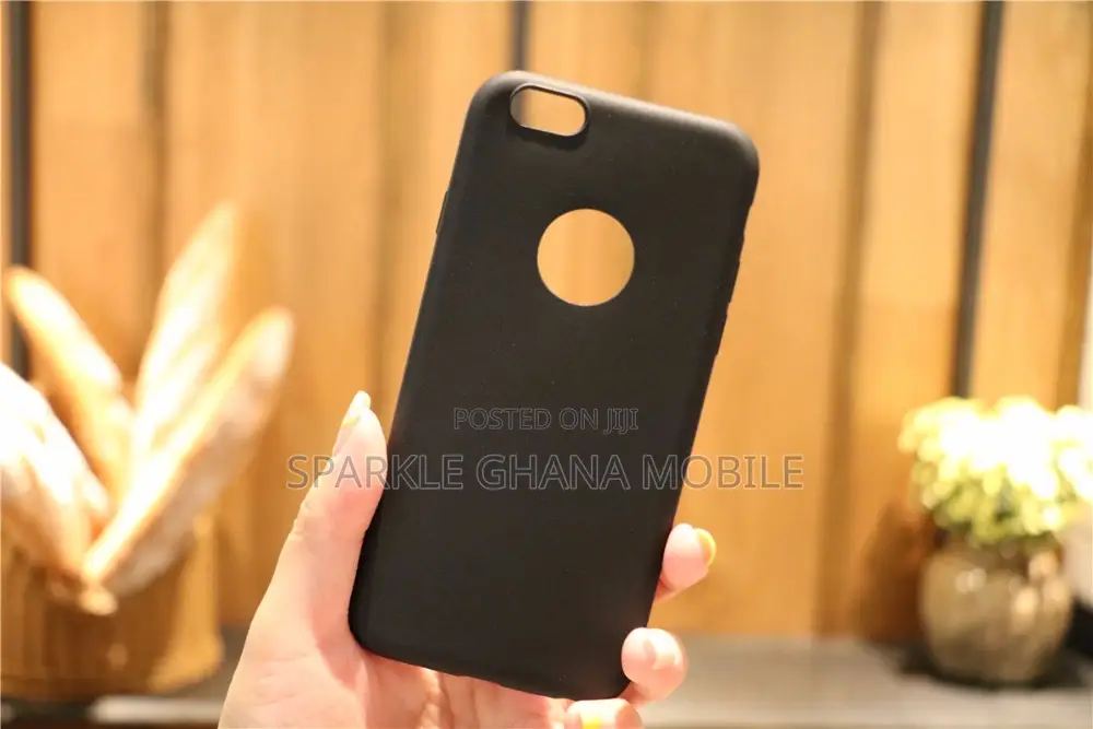 iPhone Se 3 Matte Black Case