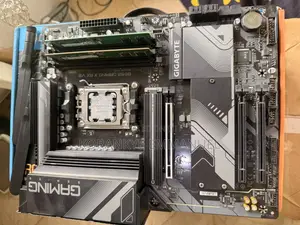 Gigabyte Aorus Ax V2 Wifi B650 + R7 7700 +8*8gb Ddr5