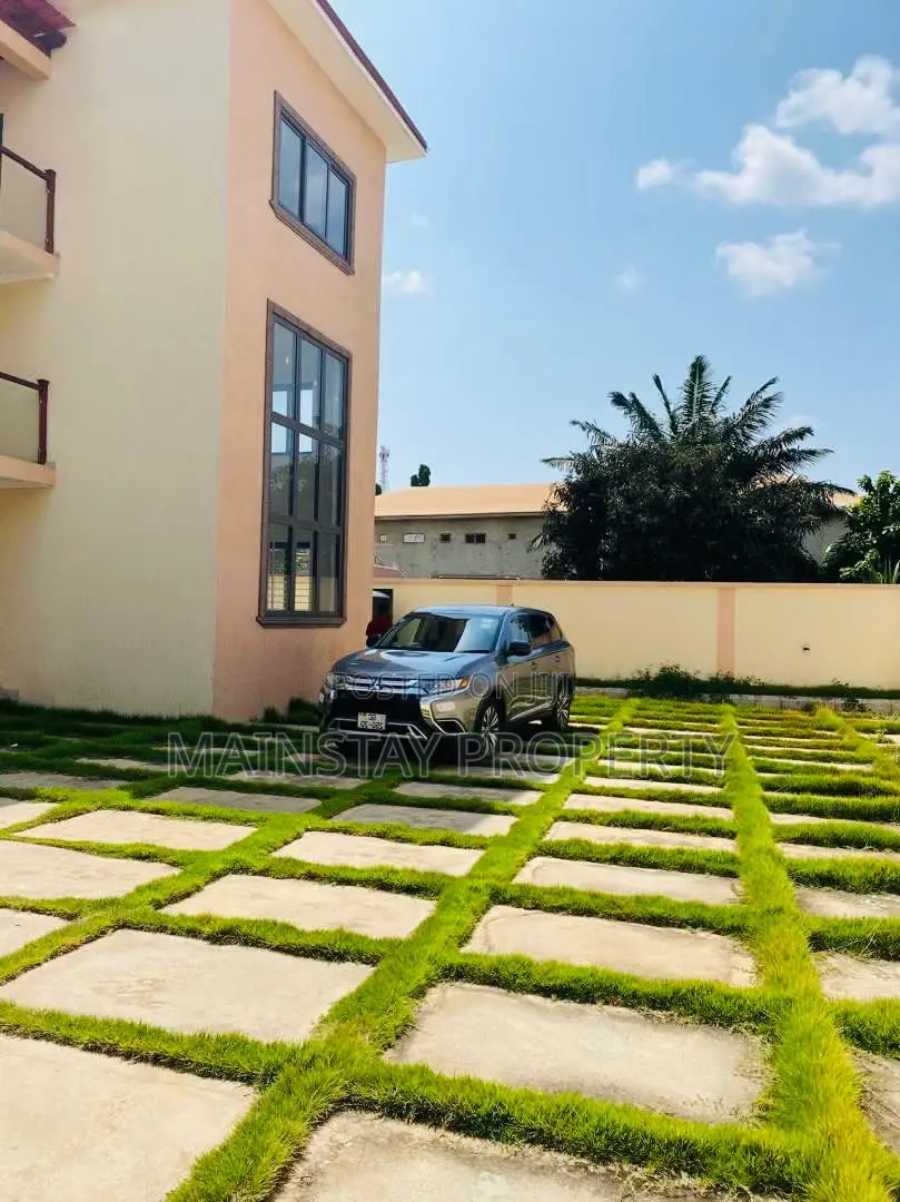 4bdrm House in Mainstay Estates, Achimota for sale