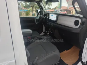 Jeep Wrangler 2024 White