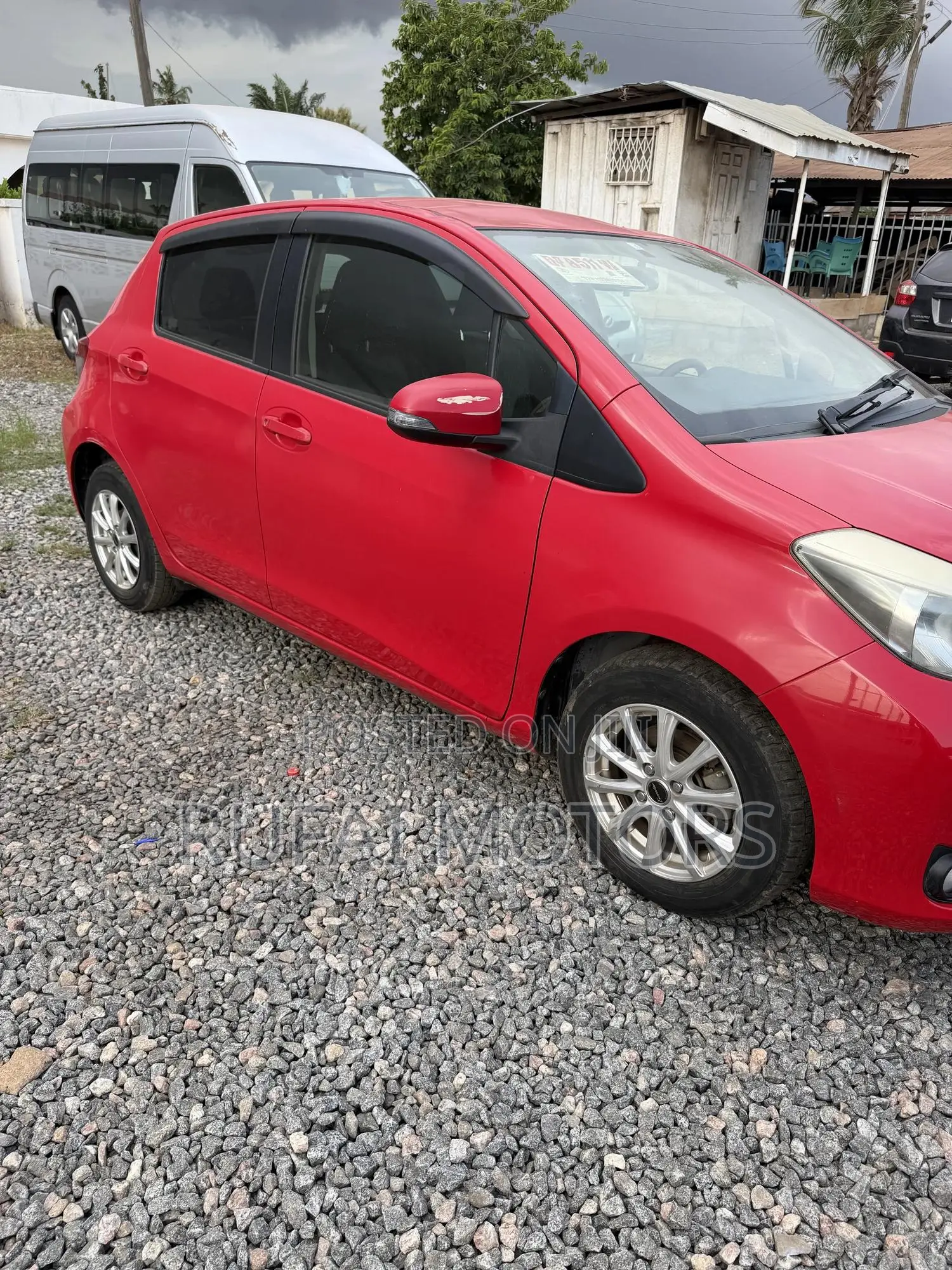 Toyota Vitz 1.3 AWD 5dr 2012 Red