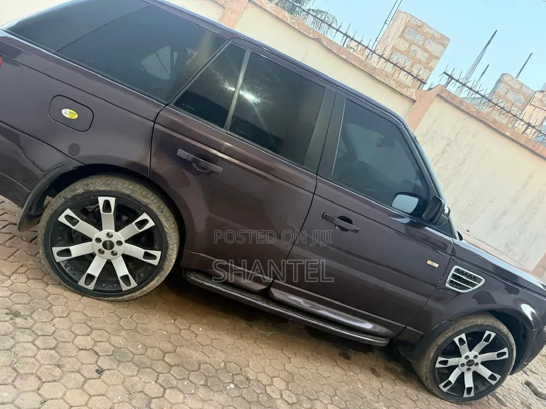 Land Rover Range Rover 2010 Gray