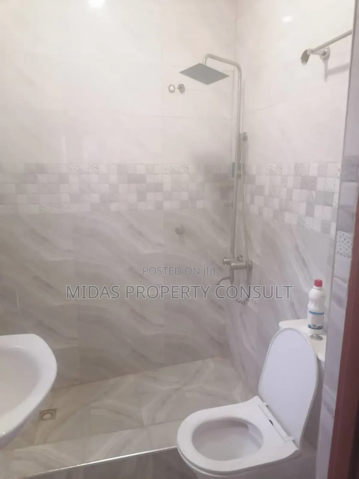 3bdrm House in Adjen Kotoku, Amasaman for sale