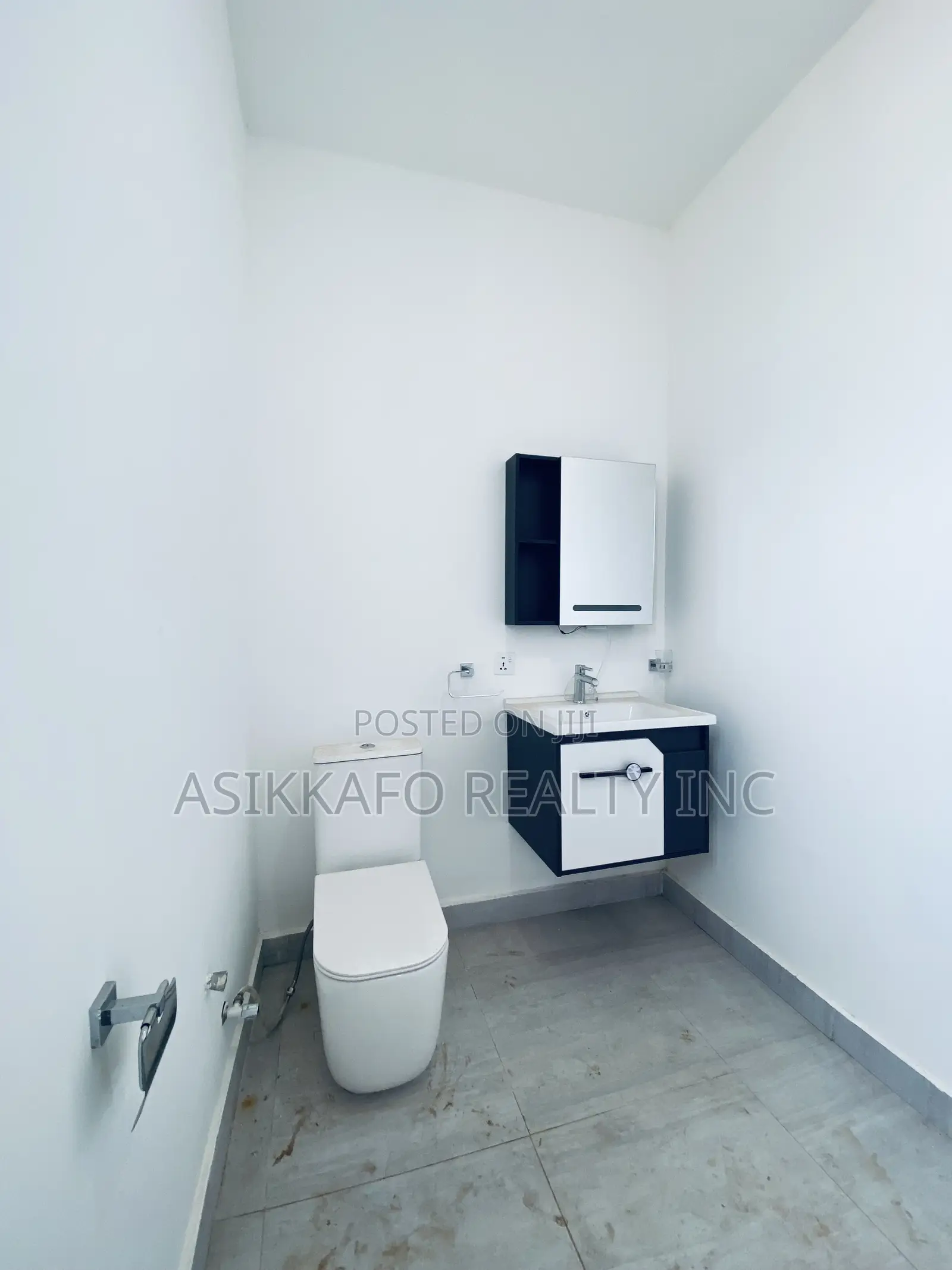 2bdrm Apartment in East Airport, Tseaddo for rent