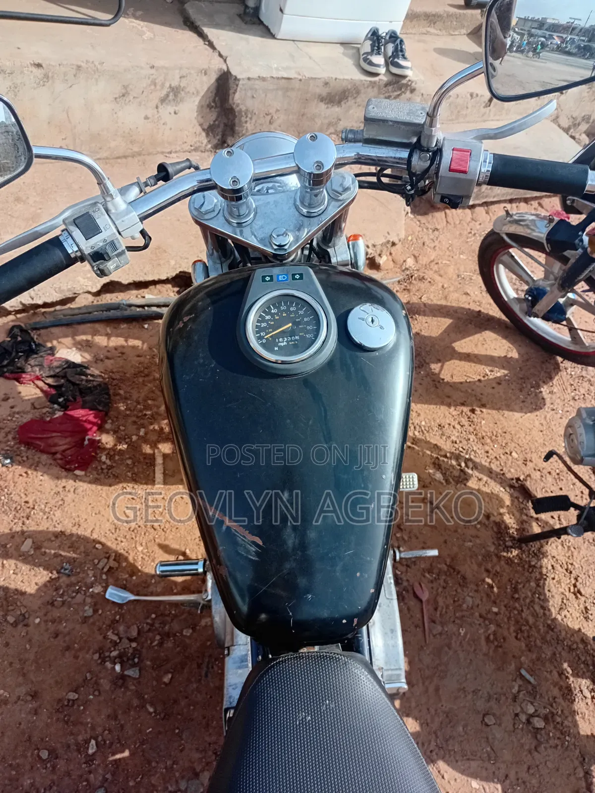 Suzuki 2000 Black