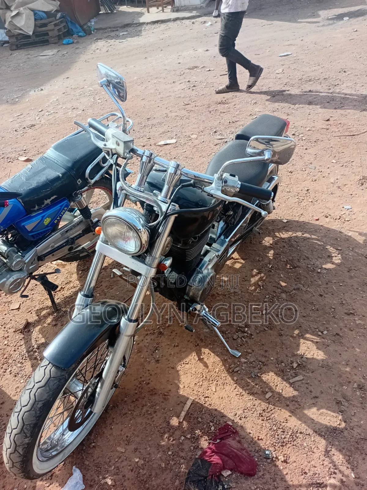 Suzuki 2000 Black
