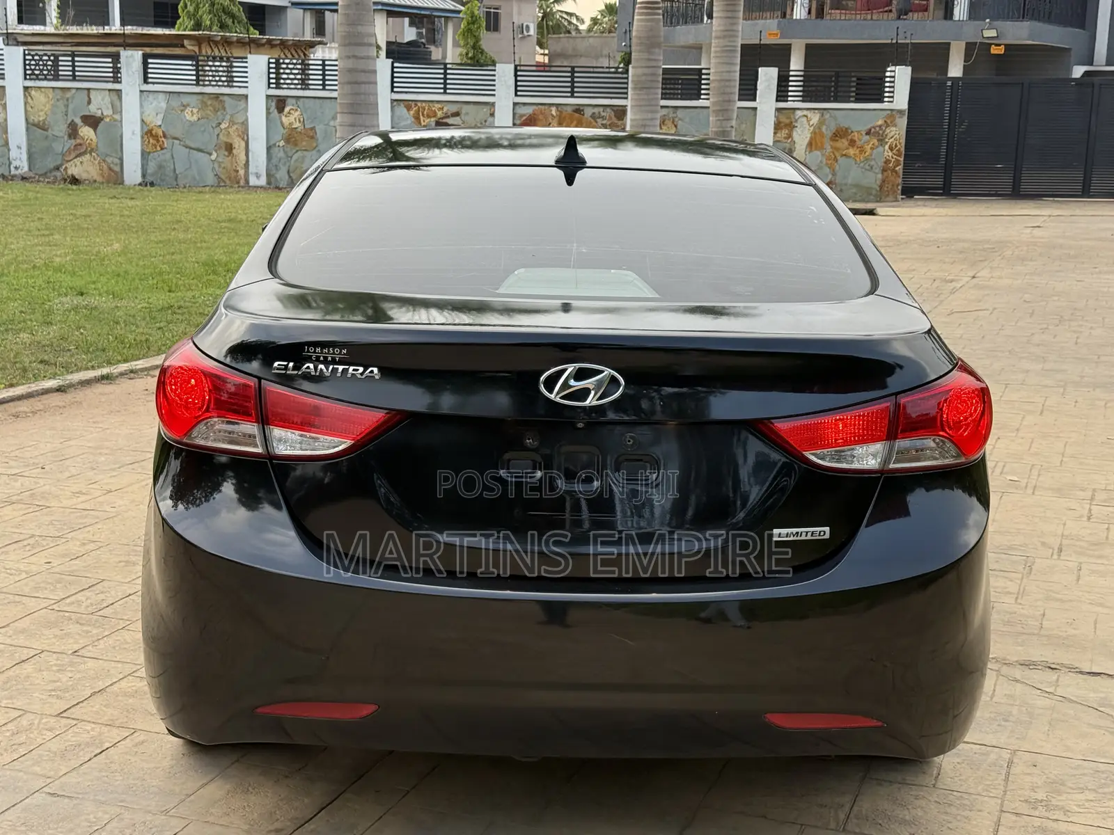 Hyundai Elantra Limited Sedan FWD (1.8L 4cyl 6A) 2013 Black