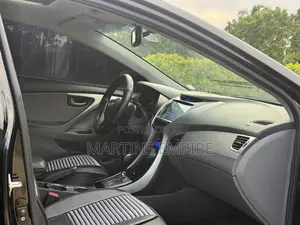 Hyundai Elantra Limited Sedan FWD (1.8L 4cyl 6A) 2013 Black