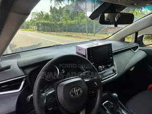 Toyota Corolla LE 2021 White