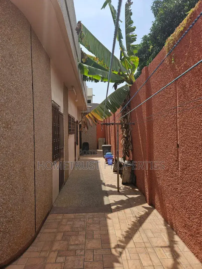 7bdrm House in Achimota Kingsby, Mile 7 for sale
