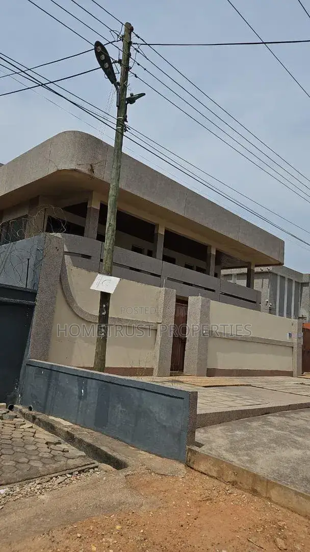 7bdrm House in Achimota Kingsby, Mile 7 for sale