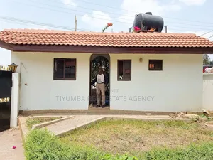 12bdrm Mansion in Tiyumba Real Estate, Asore Junction for rent