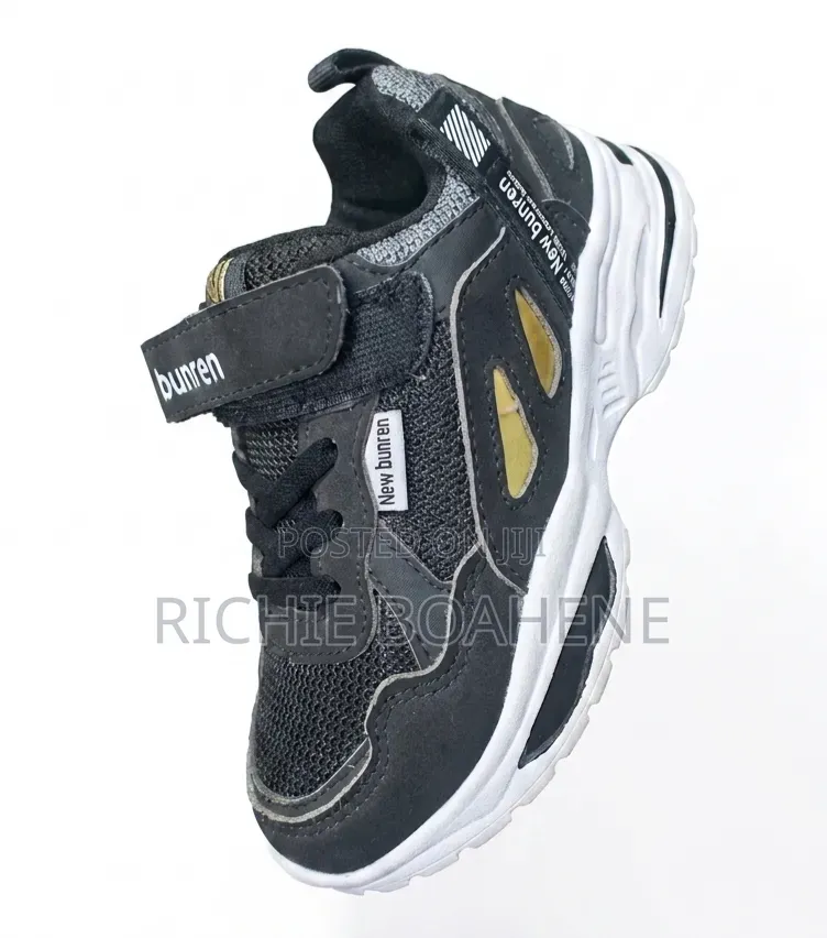 New Black. Sneakers Size 27