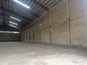 Ware House to-Let