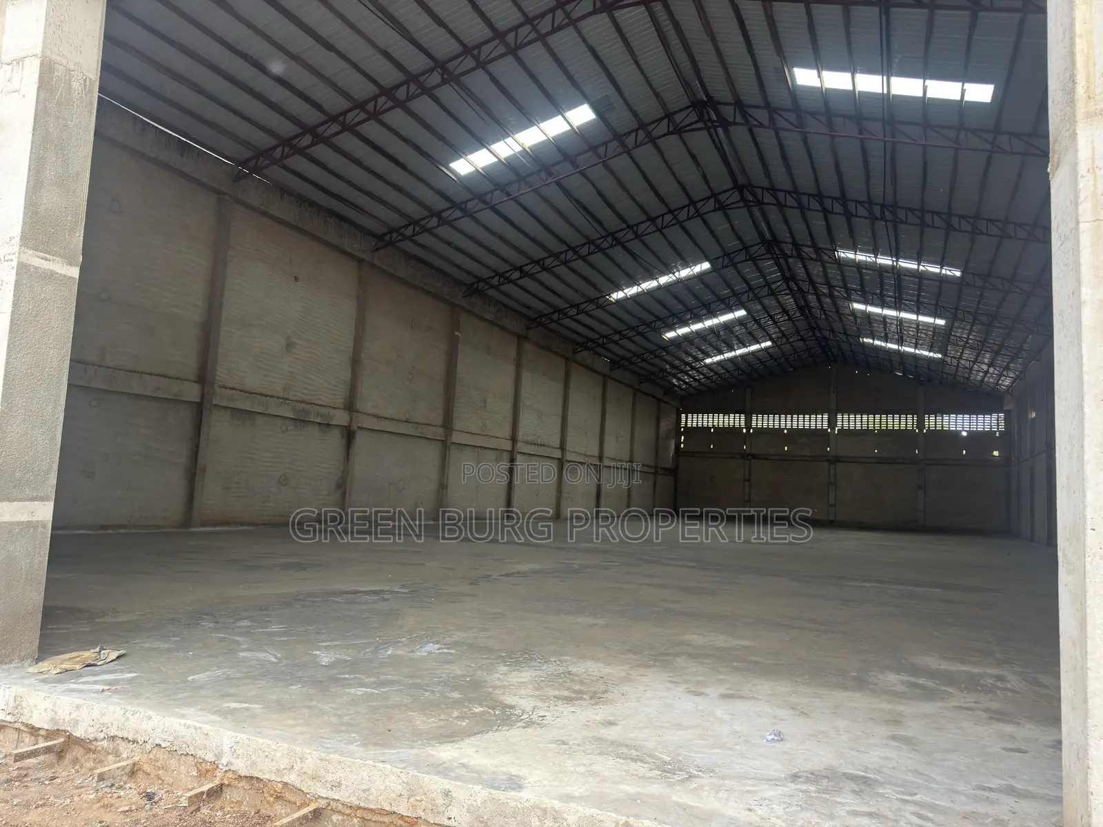 Ware House to-Let