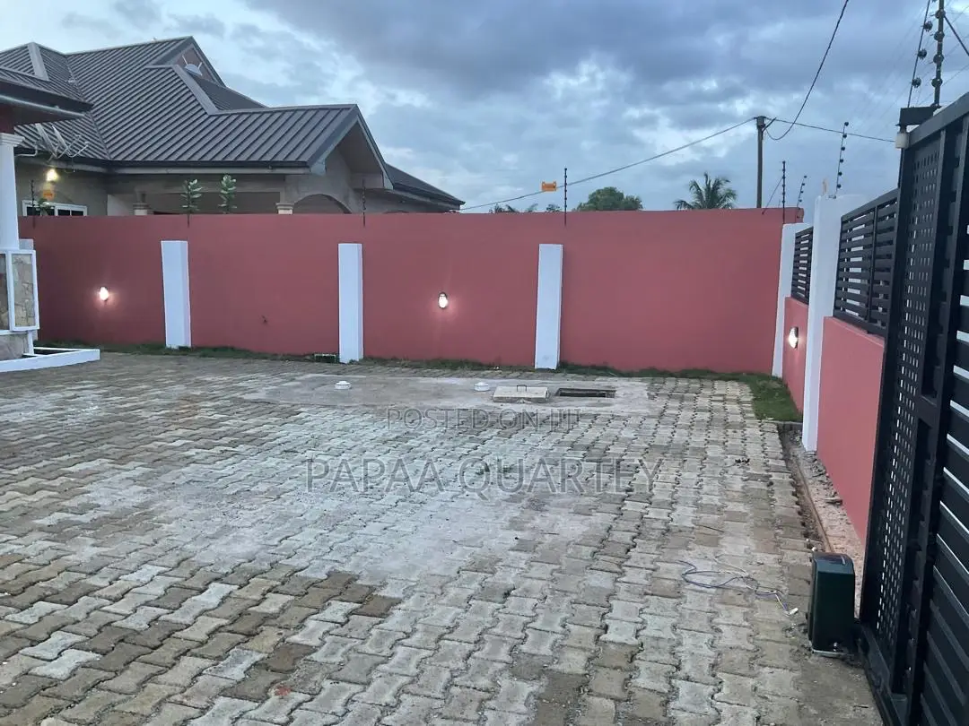4bdrm House in Oyarifa for sale