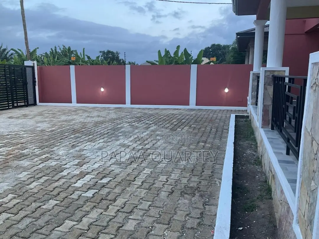 4bdrm House in Oyarifa for sale