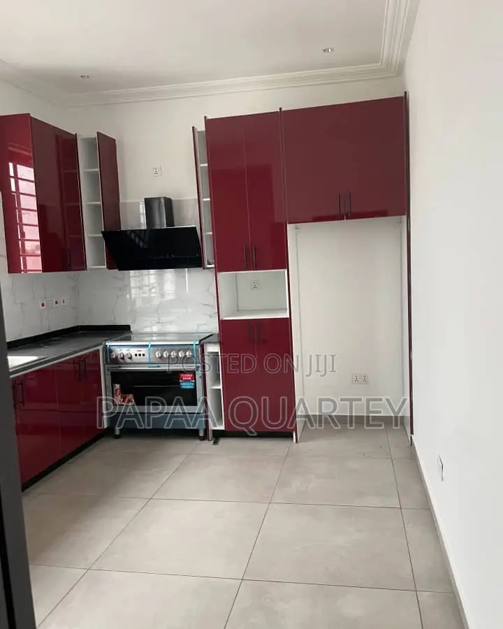 4bdrm House in Ashaley Botwe for sale