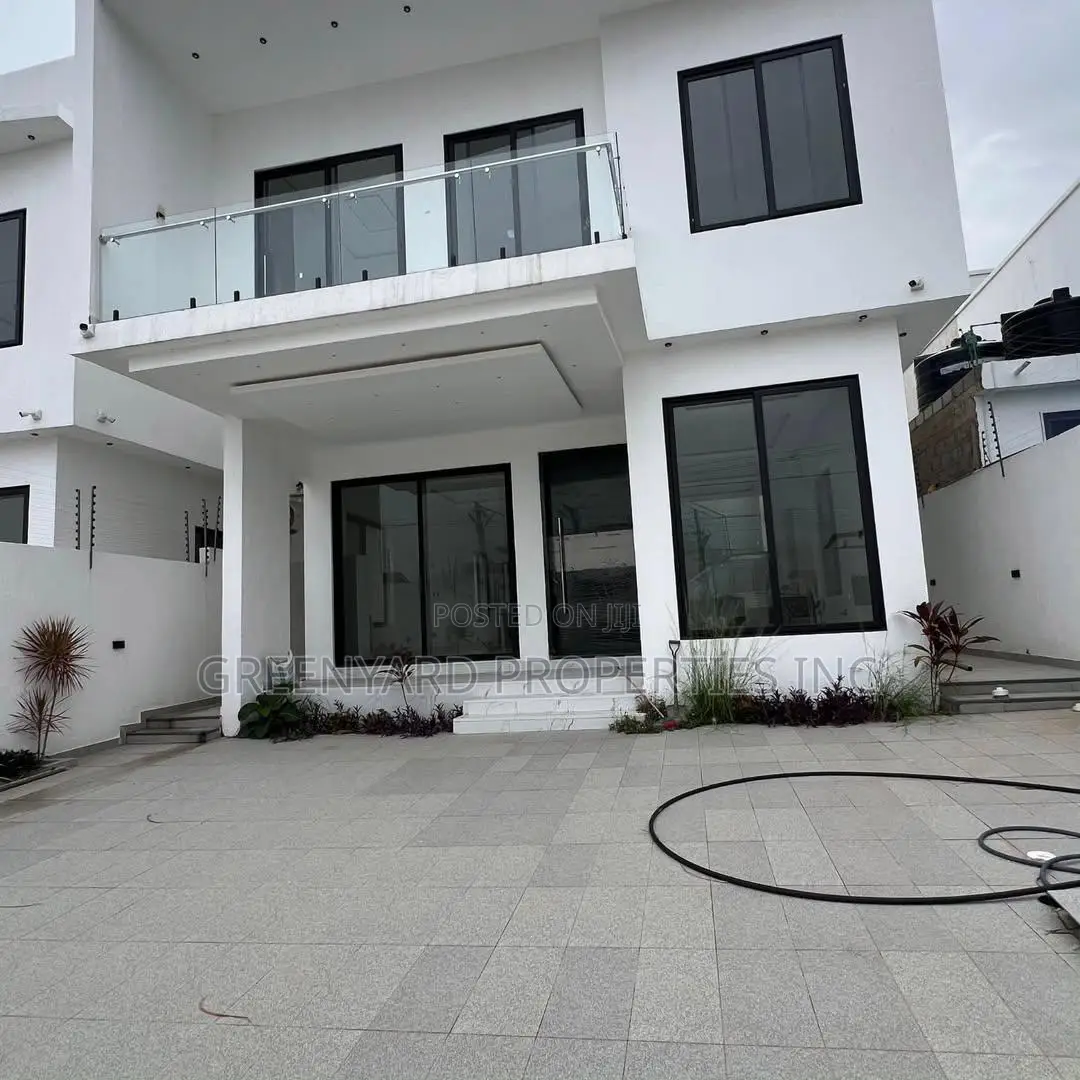 4bdrm House in A&C Mall, East Legon for sale
