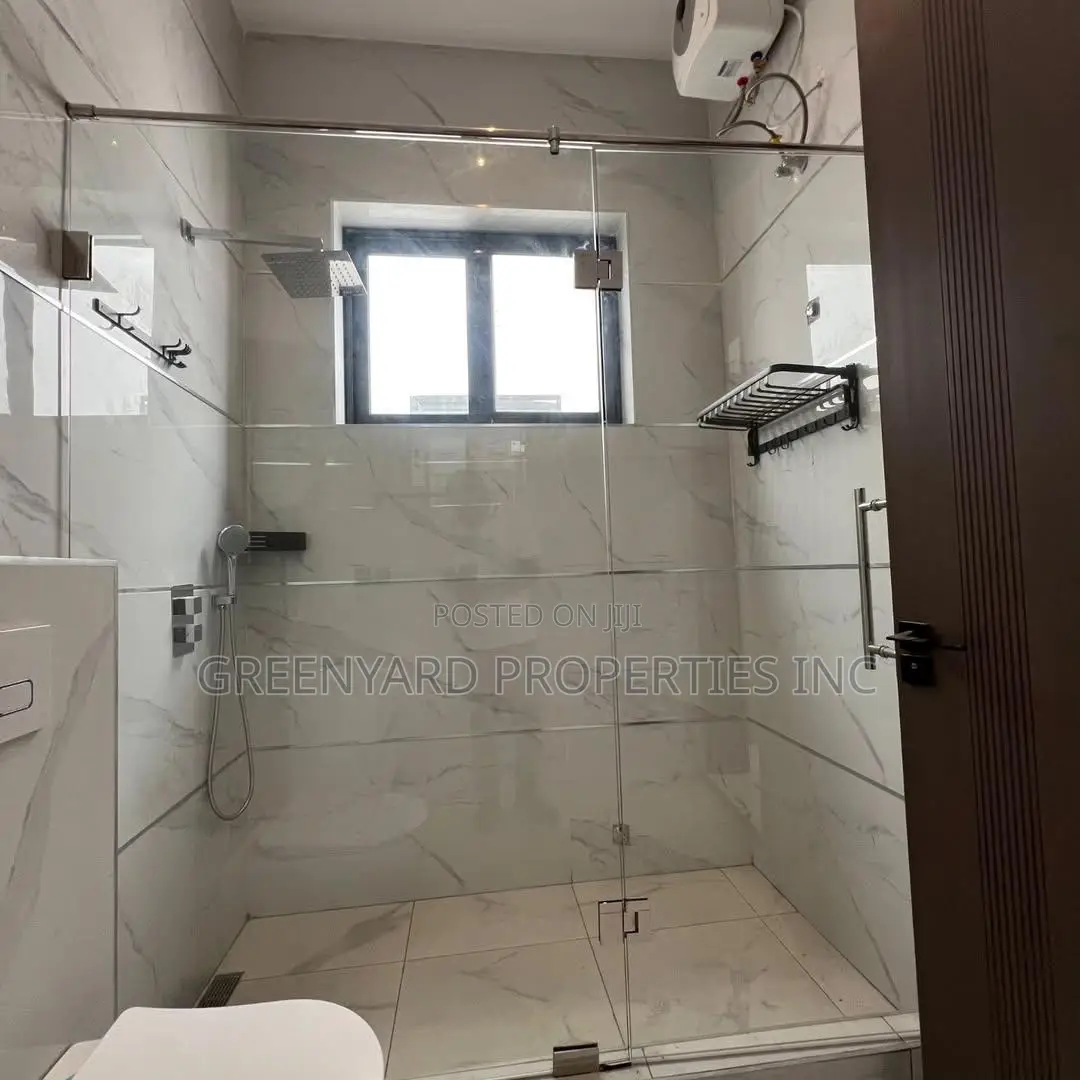 4bdrm House in A&C Mall, East Legon for sale