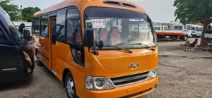 Hyundai County 2015 Yellow