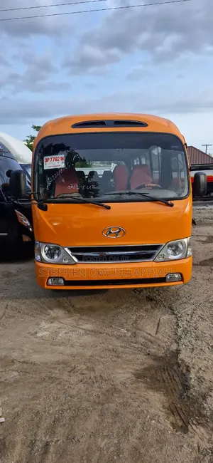 Hyundai County 2015 Yellow