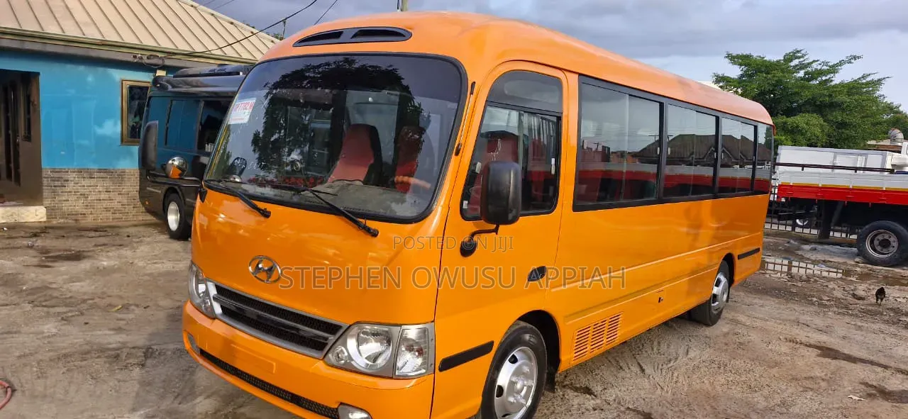 Hyundai County 2015 Yellow