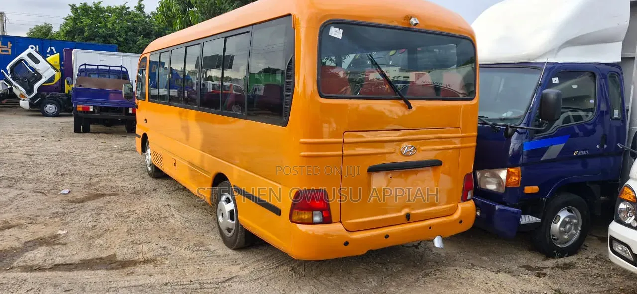 Hyundai County 2015 Yellow