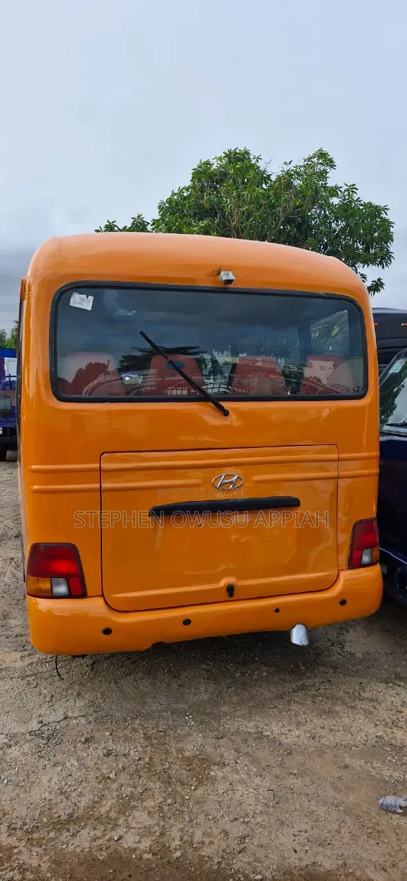 Hyundai County 2015 Yellow