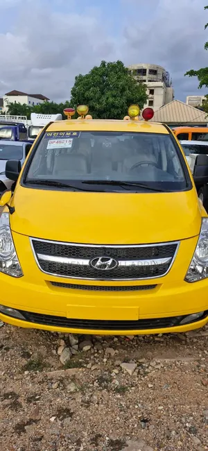 Hyundai Starex 2016 Yellow