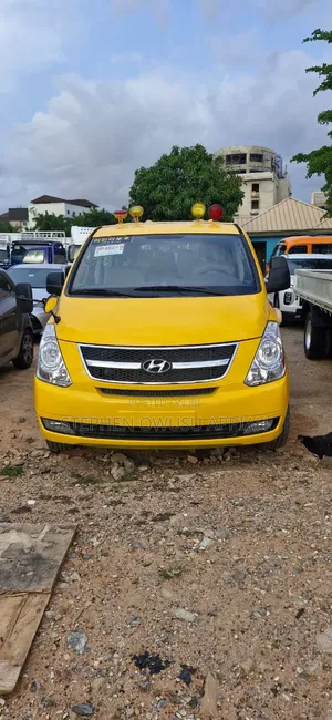 Hyundai Starex 2016 Yellow