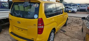 Hyundai Starex 2016 Yellow
