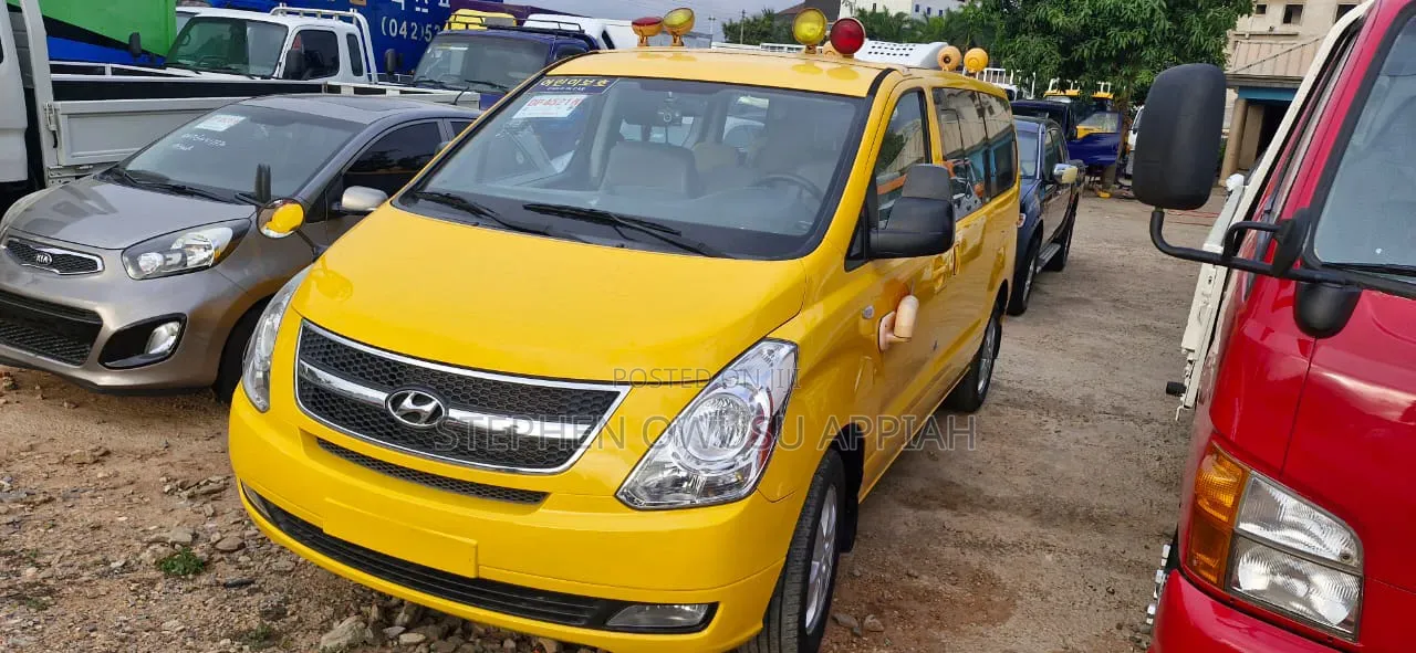 Hyundai Starex 2016 Yellow