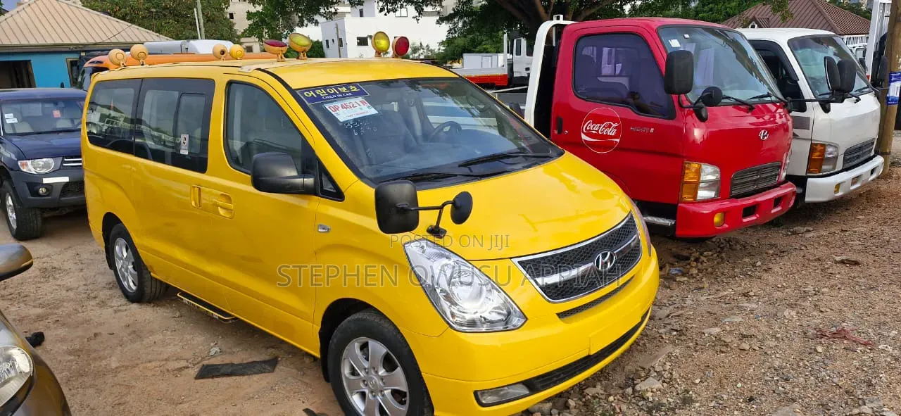 Hyundai Starex 2016 Yellow