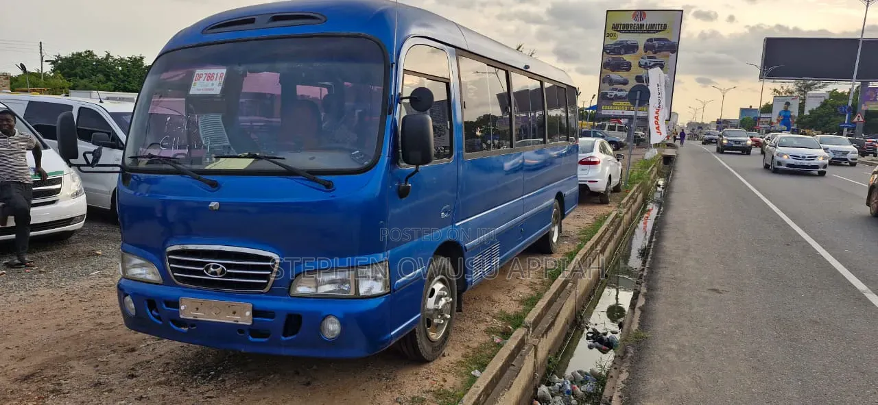 Hyundai County 2015 Blue