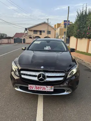 Mercedes-Benz GLA-Class 2017 Brown