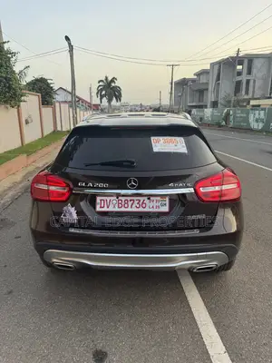 Mercedes-Benz GLA-Class 2017 Brown