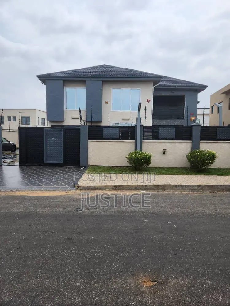 5bdrm Mansion in Airport Hills Estate for sale