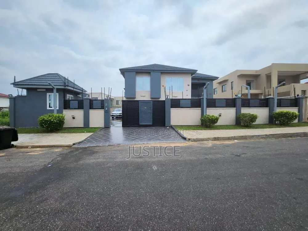 5bdrm Mansion in Airport Hills Estate for sale