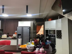 5bdrm Mansion in Airport Hills Estate for sale