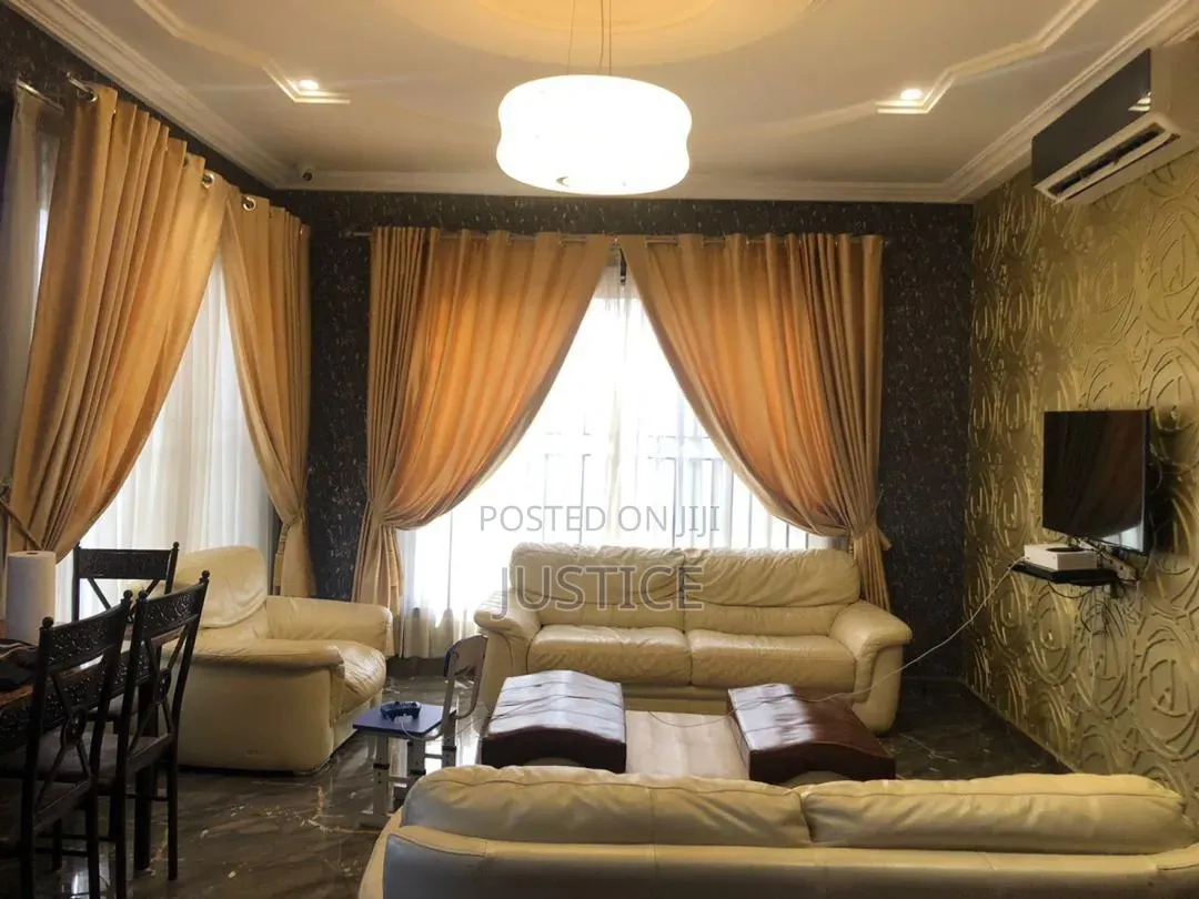5bdrm Mansion in Airport Hills Estate for sale