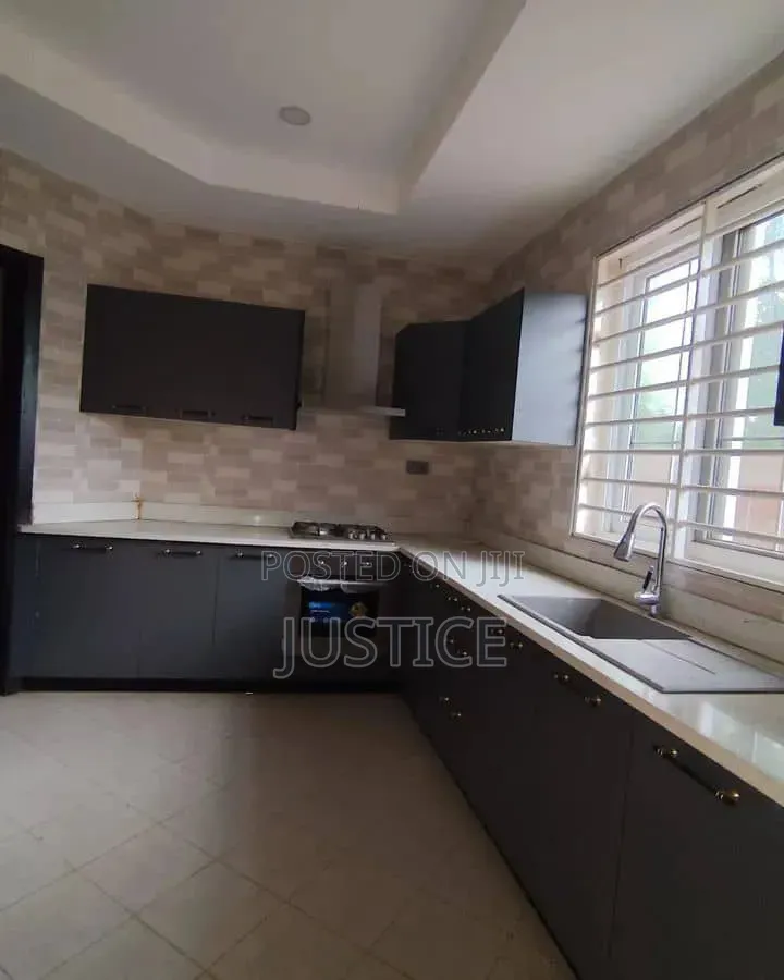 3bdrm Townhouse / Terrace in Dzorwulu for rent